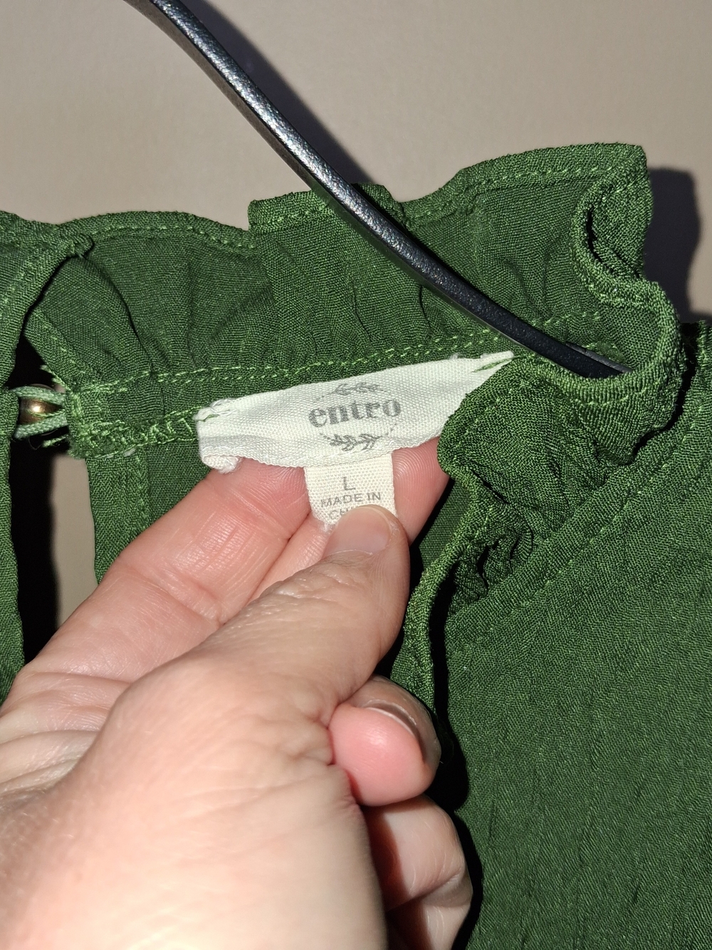 Entro Women's Olive Green Textured Puff Sleeve Top; Size L - Picture 3 of 5